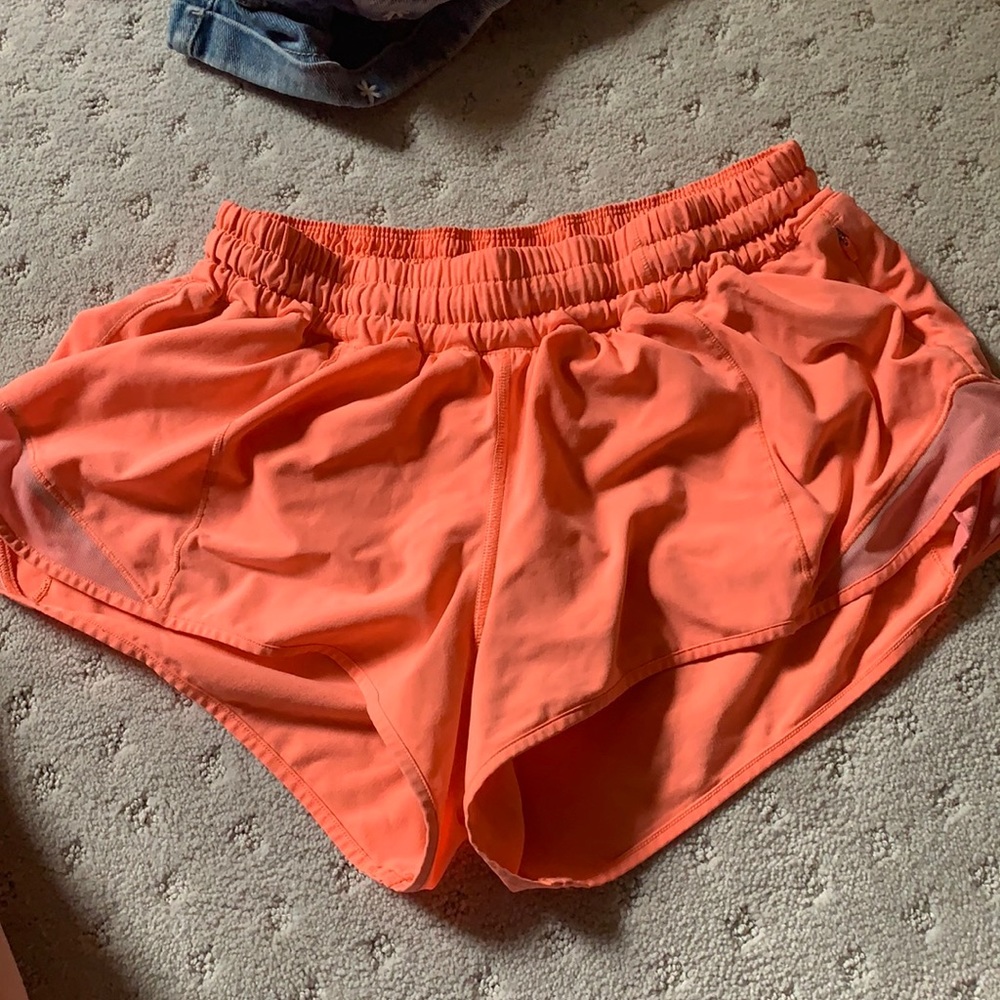 Lululemon hotty hot short 2.5” size 8 in coral